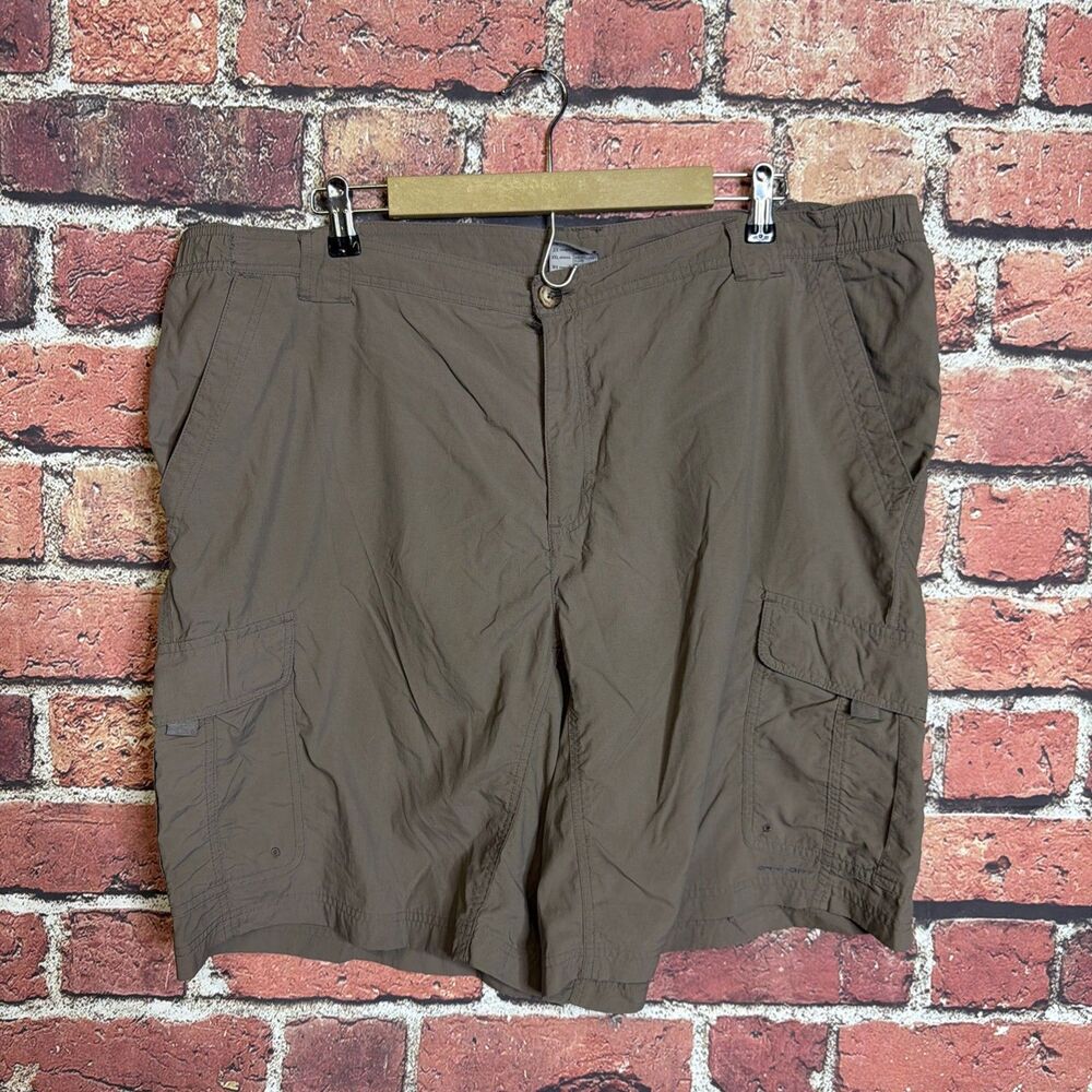 Columbia Titanium Cargo Shorts Mens 2XL Gray Packable Zipper Pocket Nylon